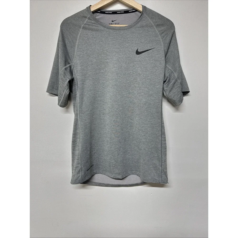 Nike Pro Dry Fit Shirt Size M Short Sleeve Womens Crew Neck Gray Athletic Fit